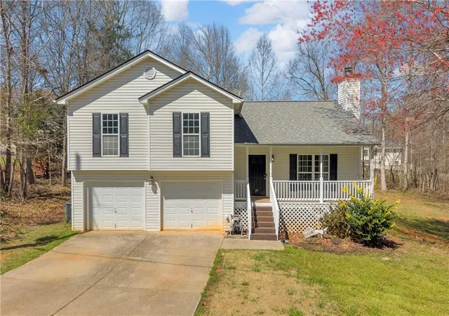 Homes for sale in Mount Airy, GA | 910 Ivy Hills Cir, Mount Airy, GA 30563 | MLS# 7737715