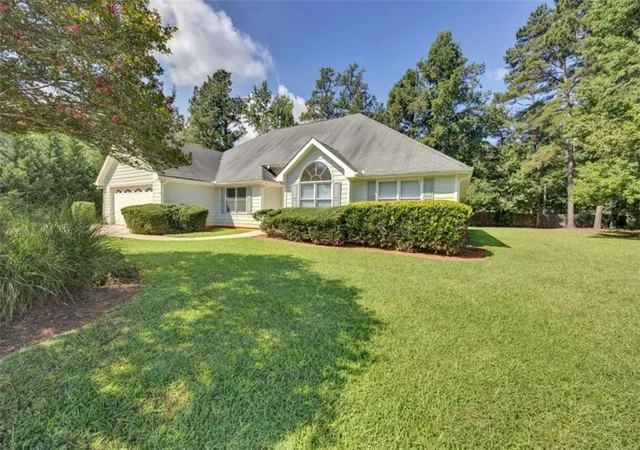 Photo 3 of Sale Pending at 4860 Thornwood Dr, Covington, GA 30016 | MLS# 7821093 | Listing updated on 2026-10-05