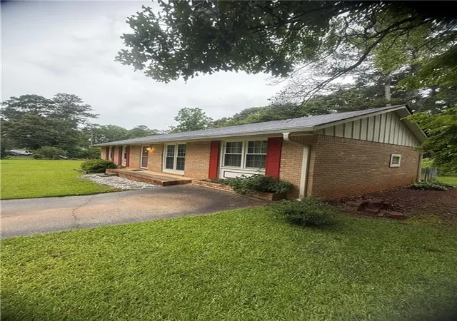 2nd image of 3000 Bay Berry Dr Sw, Marietta, GA 30008 | MLS# 7785711
