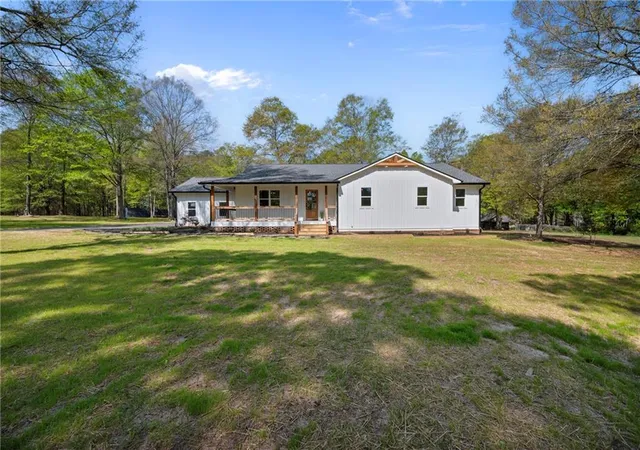 Homes for sale in Statham, GA | 401 Coleman Dr, Statham, GA 30666 | MLS# 7745024