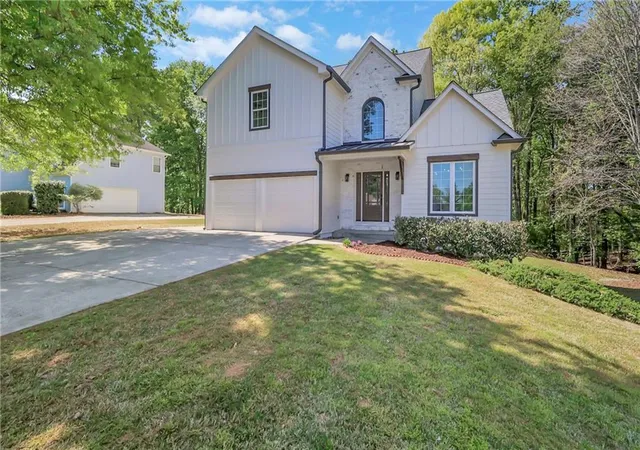 2nd image of 6259 Spring Lake Dr, Flowery Branch, GA 30542 | MLS# 7751834