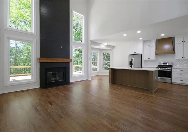 3rd image of 6259 Spring Lake Dr, Flowery Branch, GA 30542 | MLS# 7751834