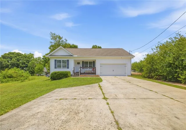 1st image of 130 Whipporwill Ln Se, Calhoun, GA 30701 | MLS# 7803473