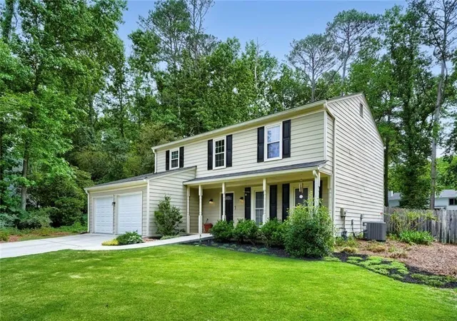2nd image of 235 Barrington Dr, Roswell, GA 30076 | MLS# 7818006