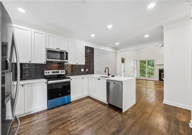 Photo 3 of Single family home for sale at 2164 Cape Liberty Dr, Suwanee, GA 30024 | MLS# 7803710 | Listing updated on 2026-09-10