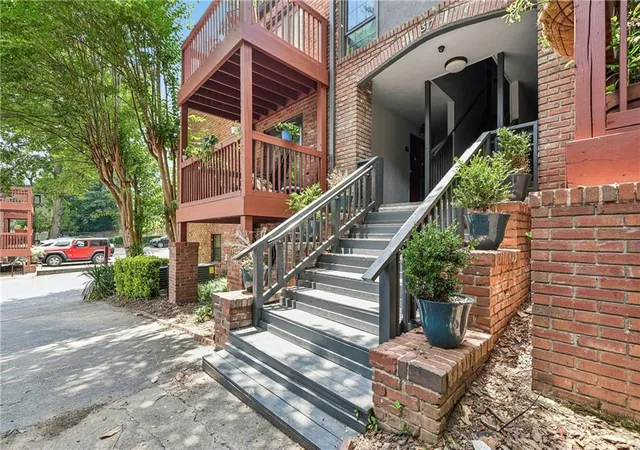 3rd image of 317 8th St NE, Atlanta, GA 30309