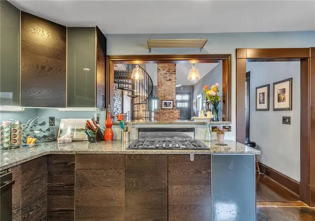 2nd image of 586 Auburn Ave Ne, Atlanta, GA 30312 | MLS# 7739103