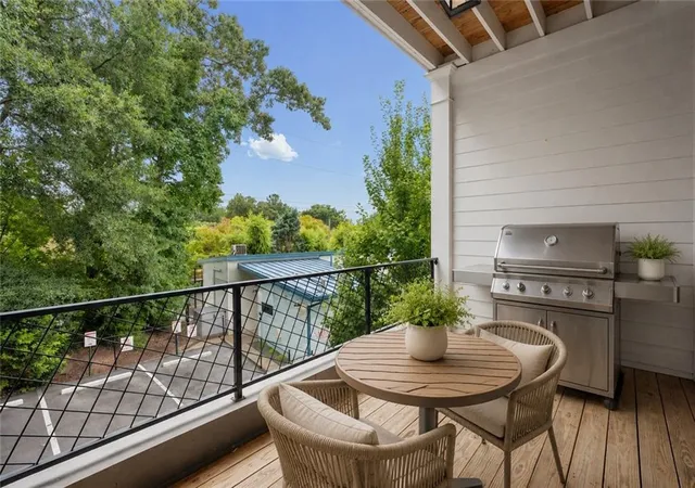 Photo 4 of Townhouse for sale at 220 Colebrook St NE, Atlanta, GA 30307 | MLS# 7817103 | Listing updated on 2026-08-27