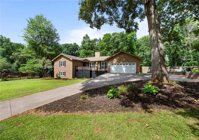 2nd image of 330 Chaffin Ridge Ct, Roswell, GA 30075 | MLS# 7795074
