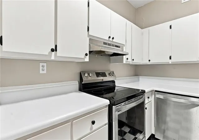 Listing Photo 1 - Condo for sale in building located at 3060 Pharr Ct N Nw, Atlanta, GA 30305 - Unit #608