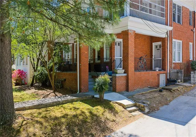 3rd image of 1164 Orme Cir Ne, Atlanta, GA 30306 | MLS# 7776800