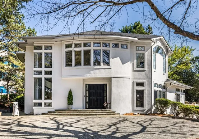 Photo 2 of Sale Pending at 35 Robin Hood Rd Ne, Atlanta, GA 30309 | MLS# 7740376 | Listing updated on 2026-09-07