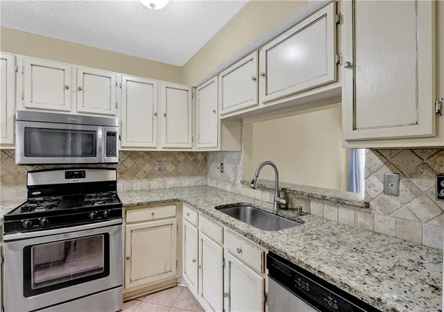 3rd image of 3223 Long Iron Dr, Lawrenceville, GA 30044 | MLS# 7737604