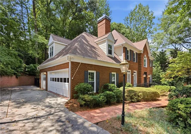 Photo 3 of Sale Pending at 1890 Lakehurst Ct SE, Smyrna, GA 30080 | MLS# 7818355 | Listing updated on 2026-08-27