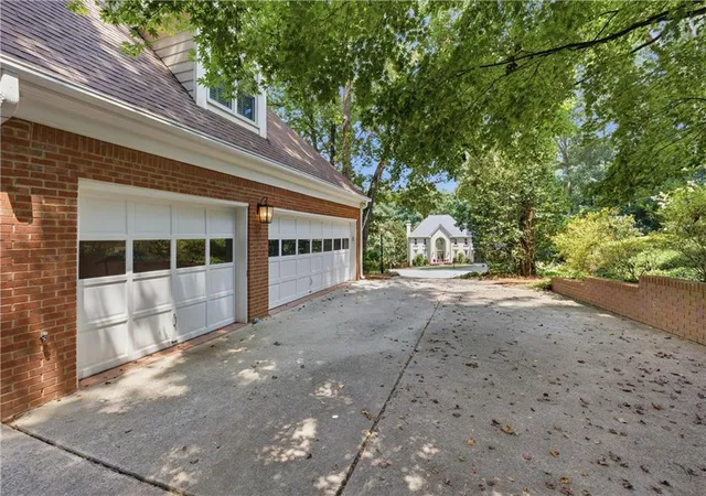 Photo 4 of Sale Pending at 1890 Lakehurst Ct SE, Smyrna, GA 30080 | MLS# 7818355 | Listing updated on 2026-08-27