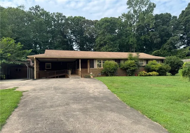 Photo 2 of Sale Pending at 3091 Browns Brg Rd, Gainesville, GA 30504 | MLS# 7813609 | Listing updated on 2026-09-08