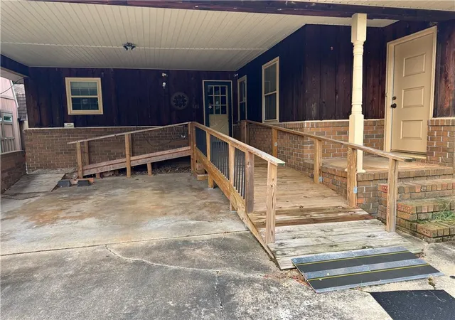 Photo 3 of Sale Pending at 3091 Browns Brg Rd, Gainesville, GA 30504 | MLS# 7813609 | Listing updated on 2026-09-08