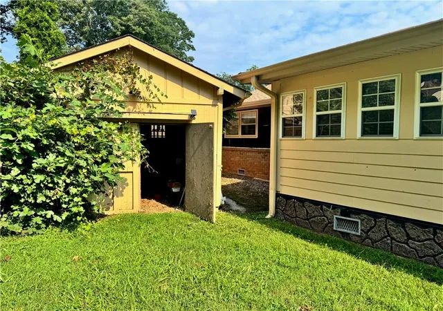 Photo 4 of Sale Pending at 3091 Browns Brg Rd, Gainesville, GA 30504 | MLS# 7813609 | Listing updated on 2026-09-08