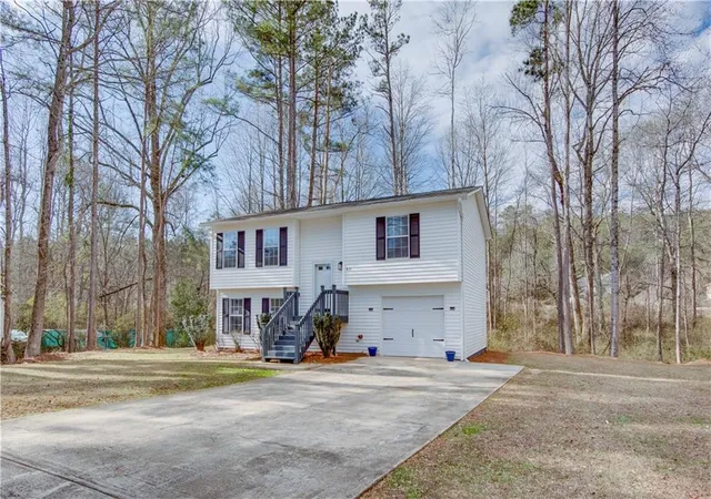 Photo 2 of Single family home for sale at 871 Tall Deer Dr, Fairburn, GA 30213 | MLS# 7708040 | Listing updated on 2026-10-19