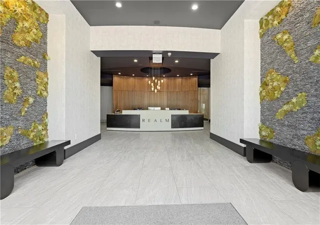 2nd image of 3324 Peachtree Rd Ne, Atlanta, GA 30326