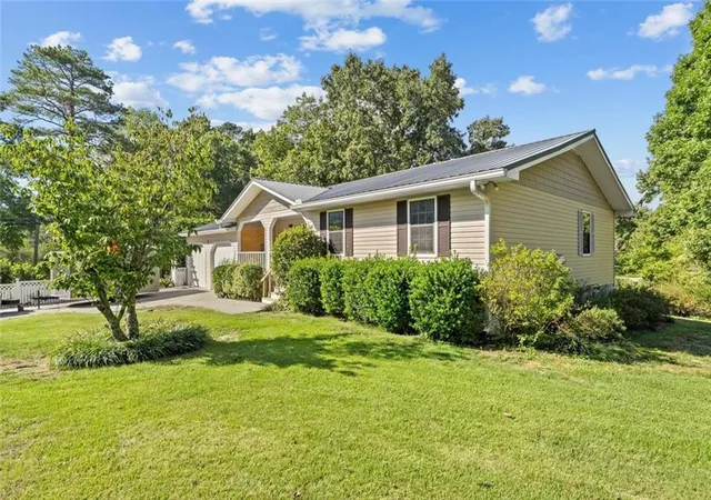 Photo 1 of Single family home for sale at 17 Pine St E, Chatsworth, GA 30705 | MLS# 7848694 | Listing updated on 2026-10-25