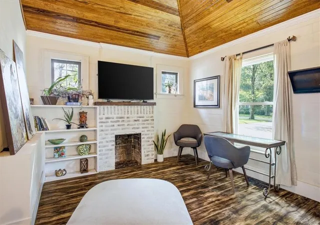 Photo 3 of Single family home for sale at 1945 Nw Baker Rd, Atlanta, GA 30318 | MLS# 7827241 | Listing updated on 2026-09-22