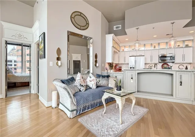 3rd image of 950 W Peachtree St Nw #2003, Atlanta, GA 30309 | MLS# 7784422
