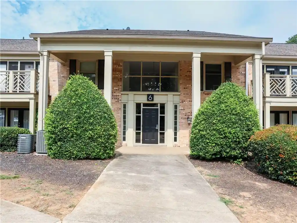 Listing Photo 2 - Condo for sale in 3650 Ashford Dunwoody Rd Ne located at 3650 Ashford Dunwoody Rd Ne, Atlanta, GA 30319 - Unit #625