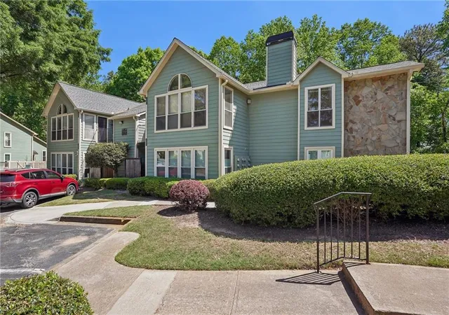Homes for sale in Roswell, GA | 3019 Canyon Point Cir, Roswell, GA 30076 | MLS# 7757654
