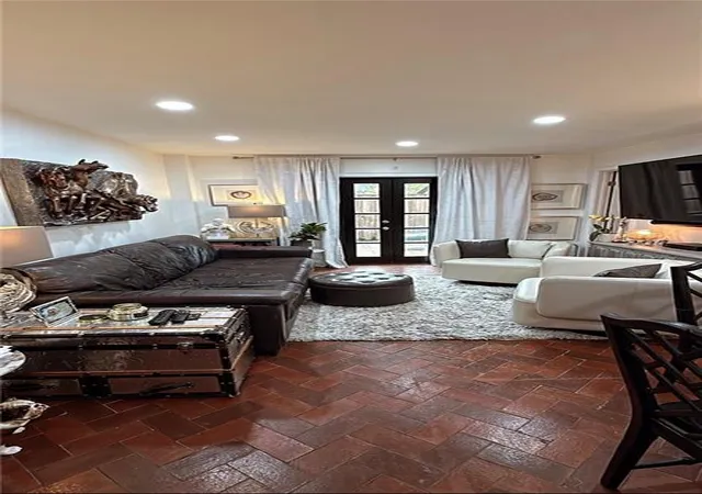 Photo 1 of Condo for sale at 2285 Peachtree Rd Ne #305, Atlanta, GA 30309 | MLS# 7858376 | Listing updated on 2026-10-25