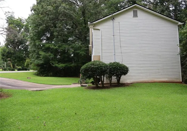 Photo 3 of Single family home for sale at 8748 Jenkins Rd, Winston, GA 30187 | MLS# 7814593 | Listing updated on 2026-08-29