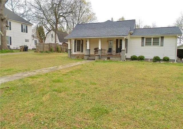 1st image of 186 Railroad Ave, Lula, GA 30554 | MLS# 7749836