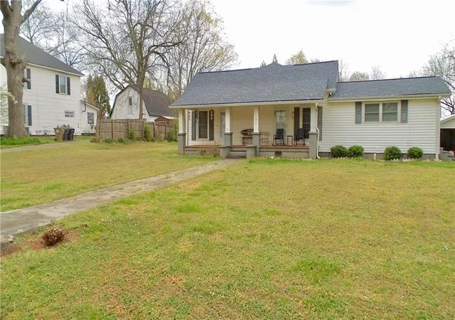 2nd image of 186 Railroad Ave, Lula, GA 30554 | MLS# 7749836