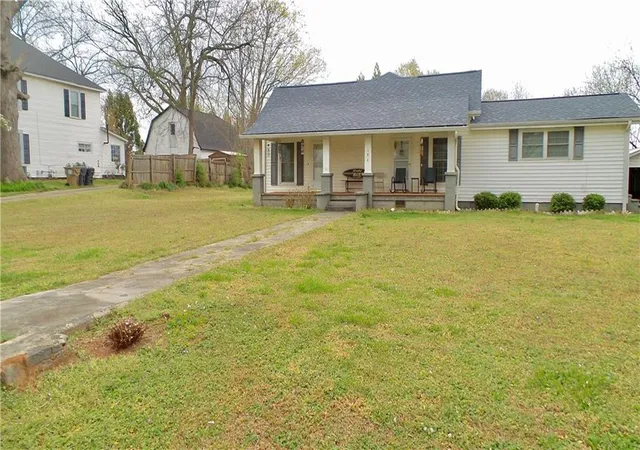 3rd image of 186 Railroad Ave, Lula, GA 30554 | MLS# 7749836