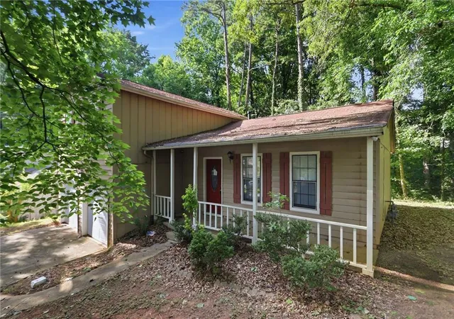 Photo 4 of Single family home for sale at 5389 Martins Xing Rd, Stone Mountain, GA 30088 | MLS# 7789291 | Listing updated on 2026-08-20