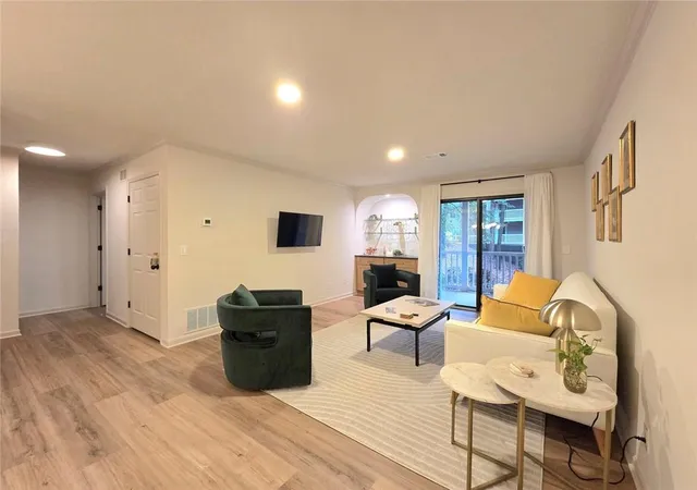 2nd image of 301 Barrington Hills Dr, Sandy Springs, GA 30350 | MLS# 7797797