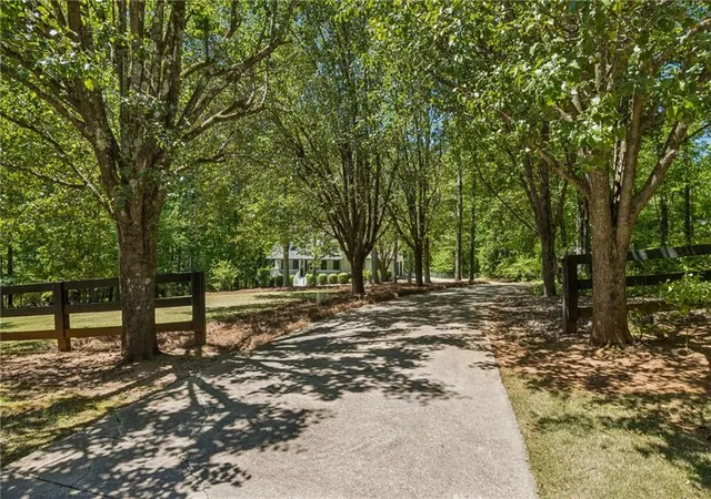 Photo 3 of Sale Pending at 6315 Valley Strm Dr, Cumming, GA 30040 | MLS# 7763811 | Listing updated on 2026-08-11