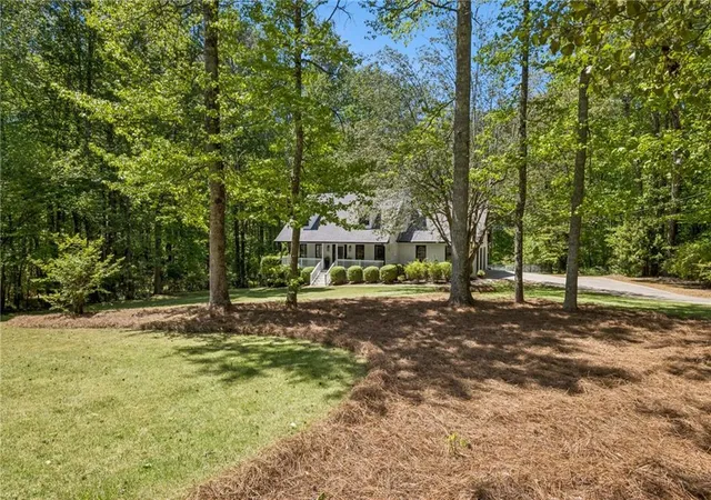 Photo 4 of Sale Pending at 6315 Valley Strm Dr, Cumming, GA 30040 | MLS# 7763811 | Listing updated on 2026-08-11