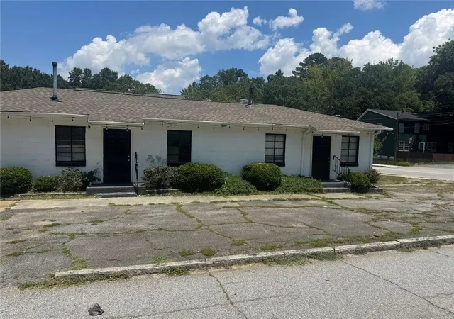 Photo 1 of Sale Pending at 985 Oakland Dr Sw, Atlanta, GA 30310 | MLS# 7804300 | Listing updated on 2026-08-25