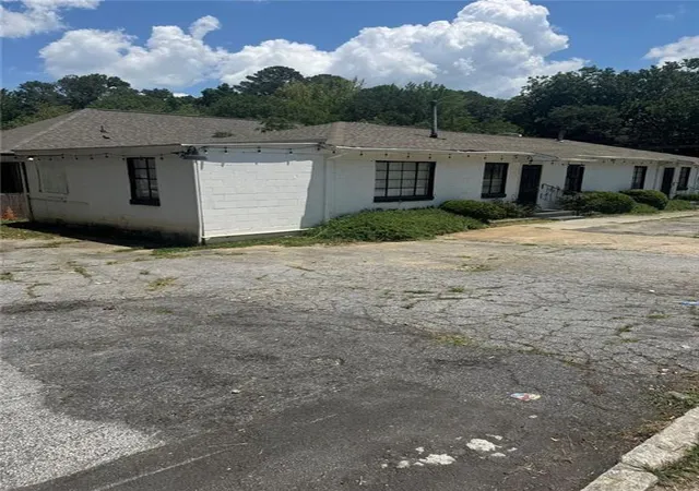 Photo 2 of Sale Pending at 985 Oakland Dr Sw, Atlanta, GA 30310 | MLS# 7804300 | Listing updated on 2026-08-25
