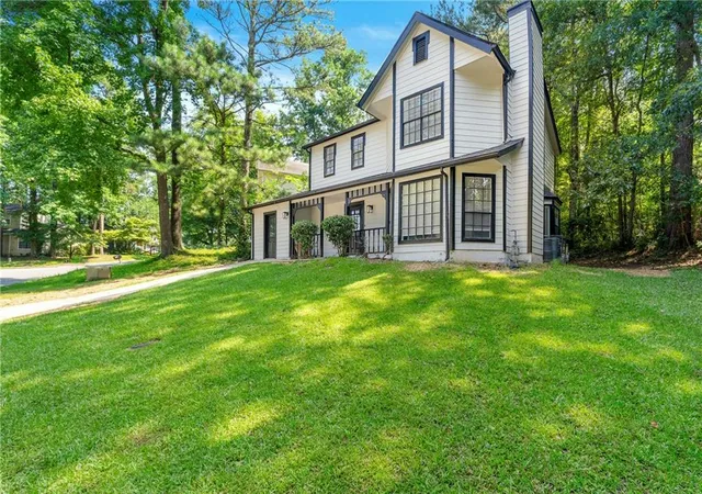Photo 2 of Single family home for sale at 534 Woodcrest Manor Dr, Stone Mountain, GA 30083 | MLS# 7829689 | Listing updated on 2026-09-11