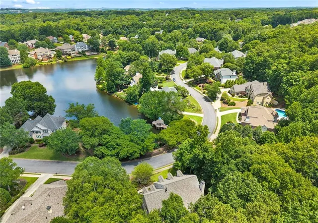 3rd image of 9140 Nesbit Lakes Dr, Alpharetta, GA 30022 | MLS# 7794749