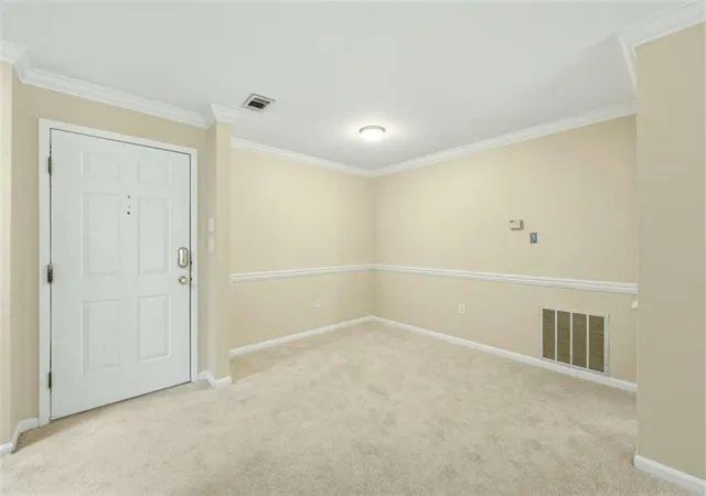Listing Photo 3 - Condo for sale in building located at 23212 Plantation Dr, Atlanta, GA 30324