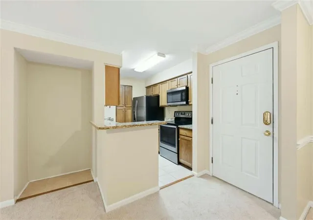 Listing Photo 4 - Condo for sale in building located at 23212 Plantation Dr, Atlanta, GA 30324
