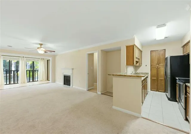 Listing Photo 5 - Condo for sale in building located at 23212 Plantation Dr, Atlanta, GA 30324