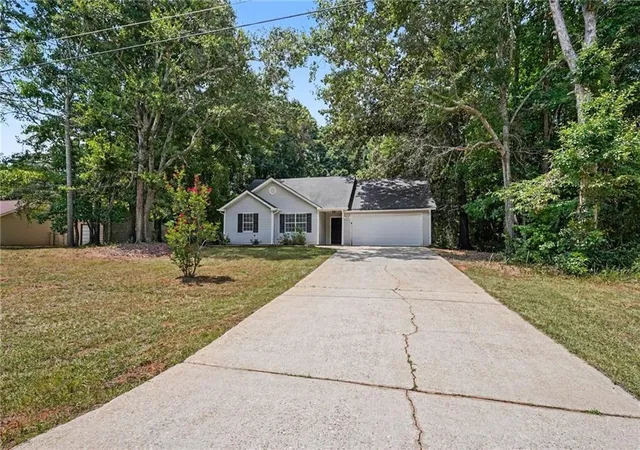 2nd image of 560 E Country Woods Dr, Covington, GA 30016 | MLS# 7805689