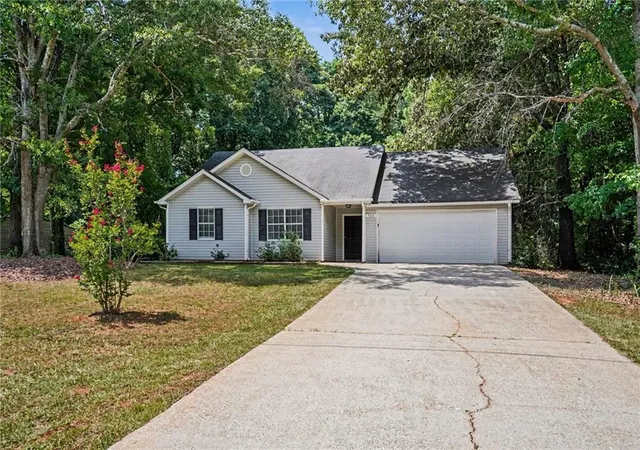 3rd image of 560 E Country Woods Dr, Covington, GA 30016 | MLS# 7805689