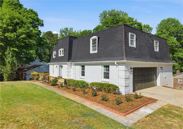 Photo 2 of Single family home for sale at 492 S Susan Crk Dr, Stone Mountain, GA 30083 | MLS# 7817458 | Listing updated on 2026-09-06