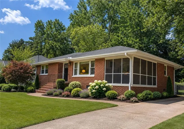 Photo 3 of Sale Pending at 938 Gresham Ave SE, Atlanta, GA 30316 | MLS# 7789910 | Listing updated on 2026-10-19