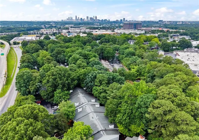 Listing Photo 2 - Condo for sale in building located at 1014 Smt N Dr NE, Atlanta, GA 30324 - Unit #1014